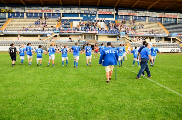 Bajnokcsapat - Éremátadás és ünneplés (2012. 06. 09.)