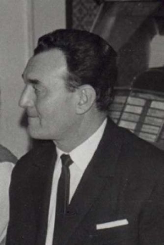 Esztergomi László