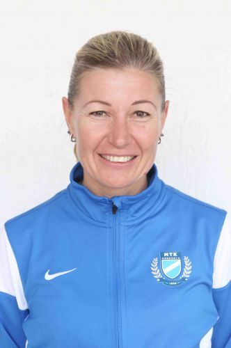 Schumi Dóra