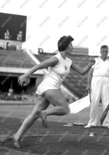 Serédi Zsuzsa (Wiesinger Lászlóné)