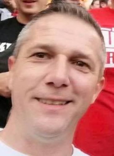 Simon László